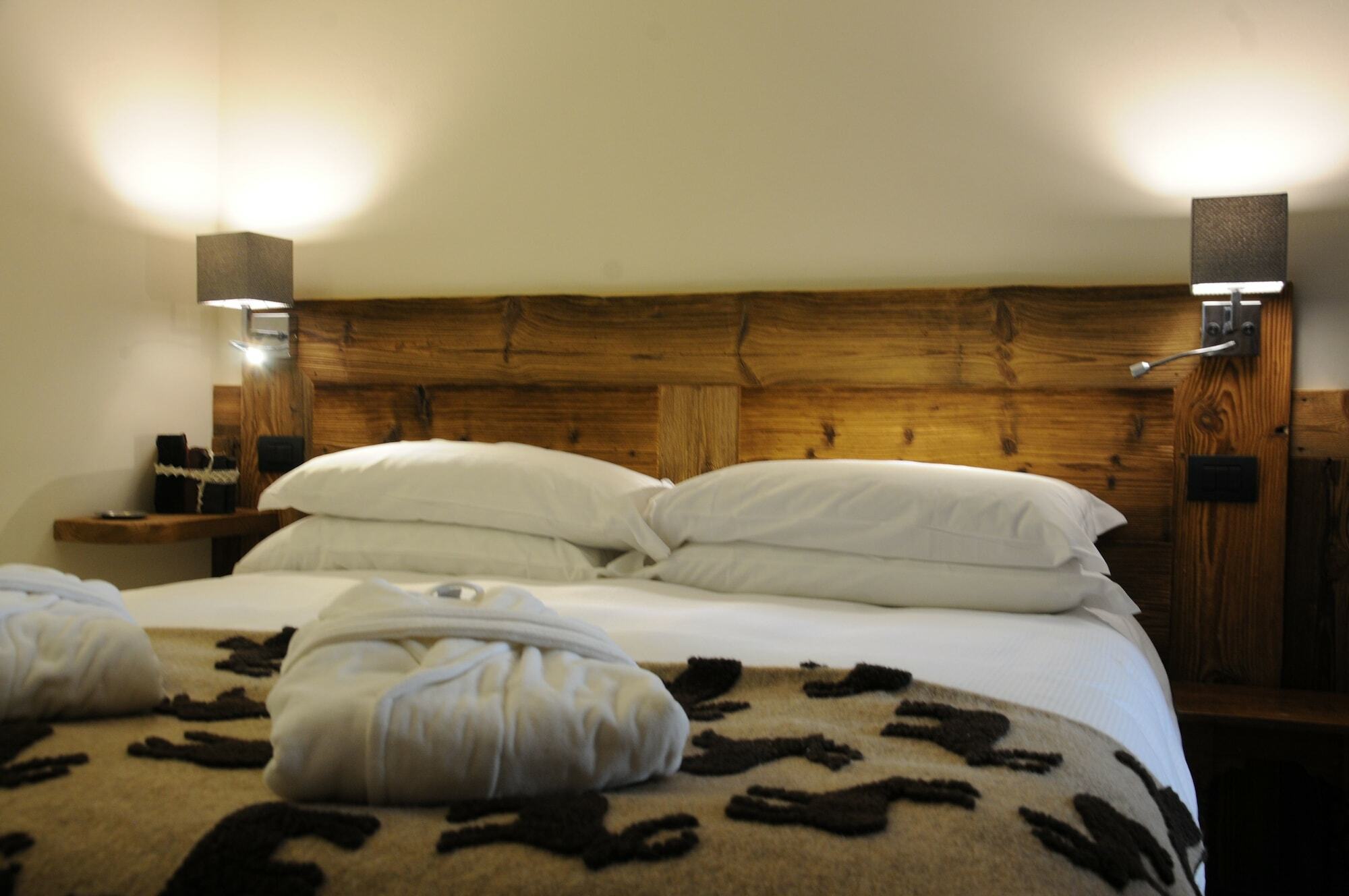 L'Abri Des Amis Hotel Courmayeur Ngoại thất bức ảnh