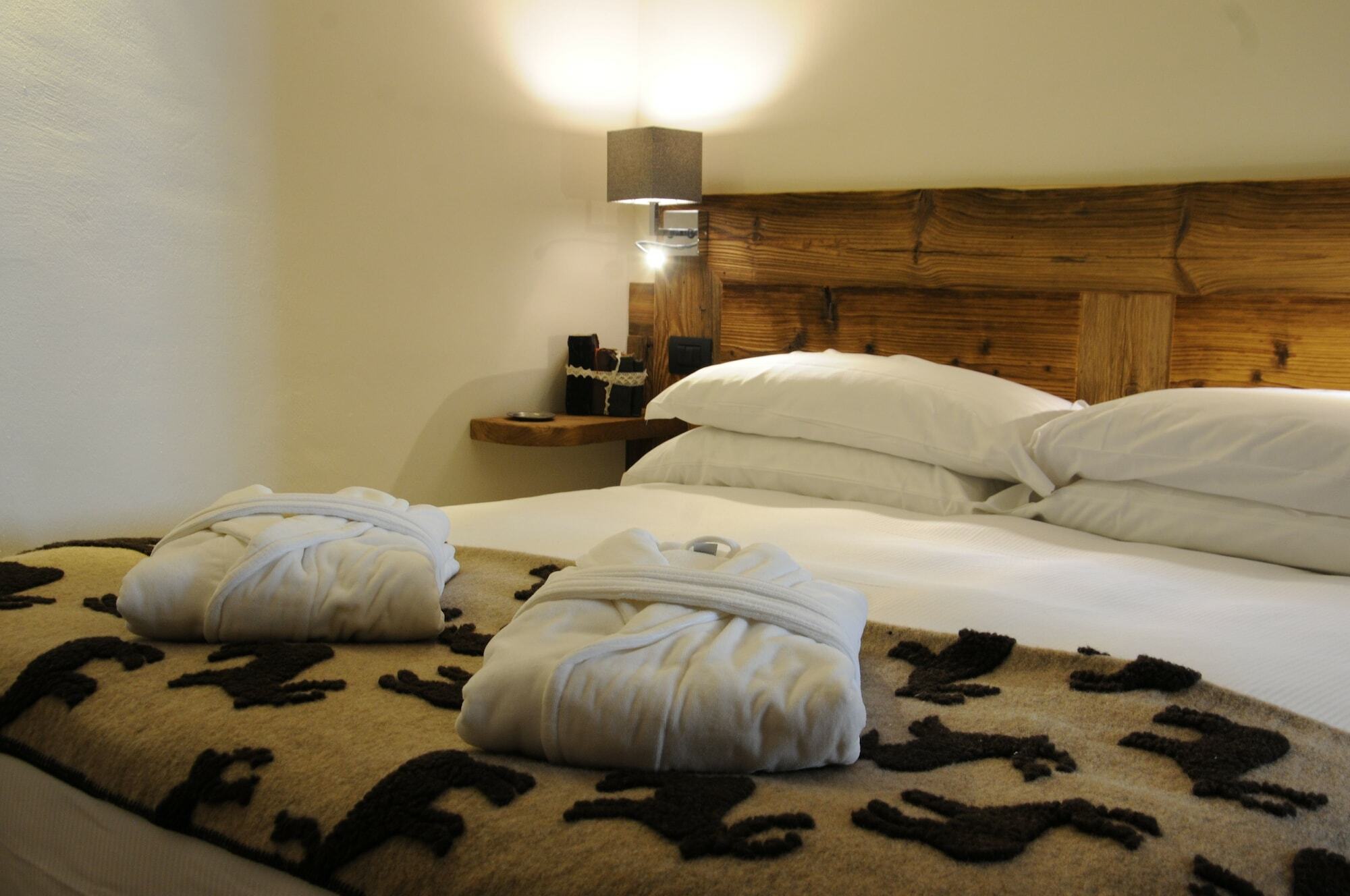 L'Abri Des Amis Hotel Courmayeur Ngoại thất bức ảnh